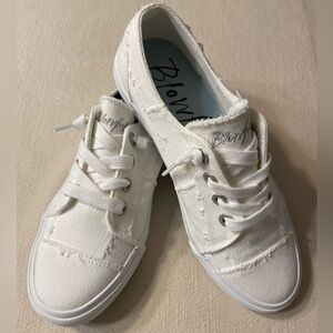 Blowfish White Canvas Lace-Up Low-Top Sneakers Size 8